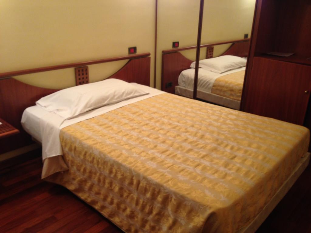 Hotel Sirenella Mele Room photo